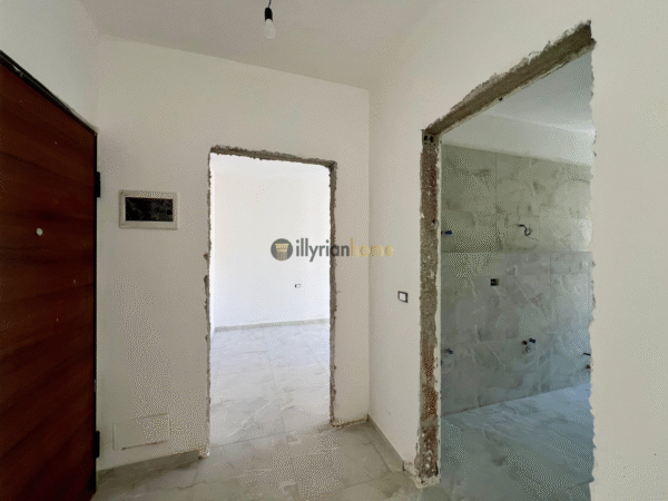 For sale, 1+1 apartment in Laprakë, Tirana. 5