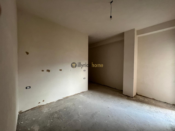 Apartment 2+1+2 with 2 bathrooms for sale in Laprakë, Tirana 3