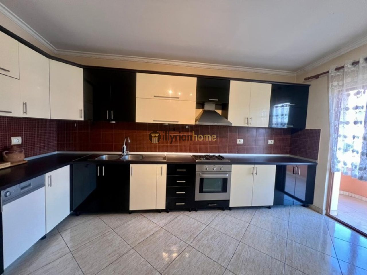 For rent: 3+1 apartment, “Fresk”, Tirana 5