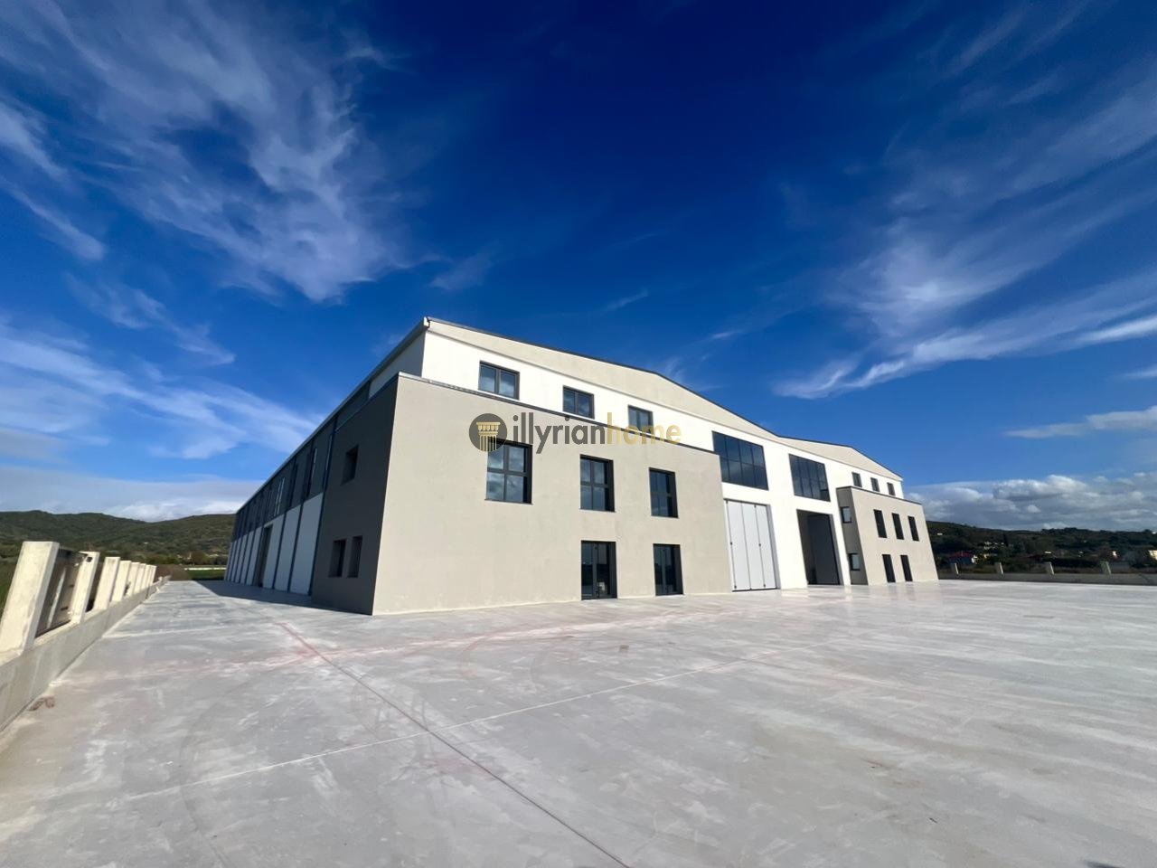 For rent: penthouse on the main street of Maminas, just 5 km from the Tiranë–Durrës highway 2
