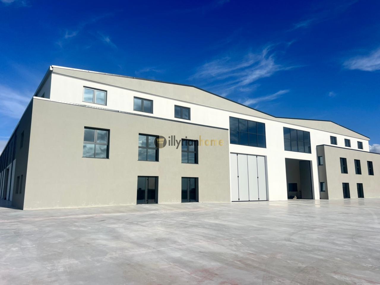 For rent: penthouse on the main street of Maminas, just 5 km from the Tiranë–Durrës highway
